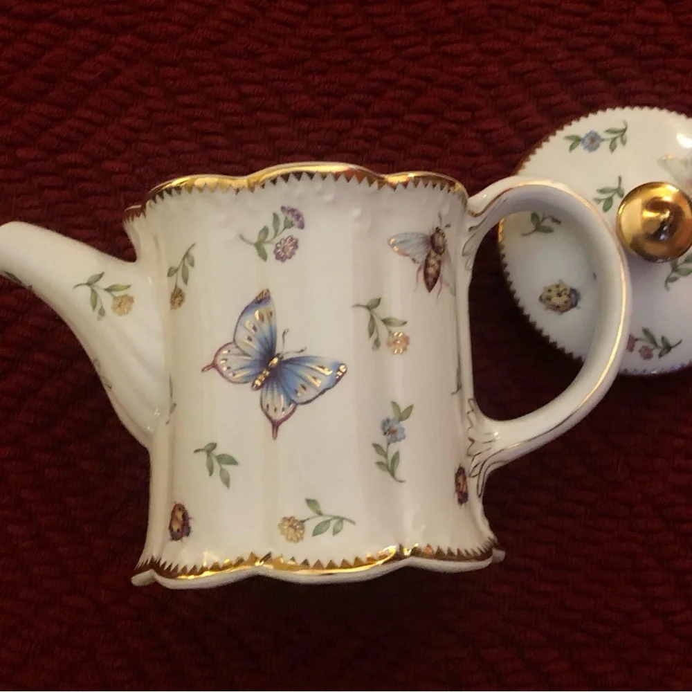 Godinger Primavera Pircelain Butterfly Floral Teapot with Gold Trim - White